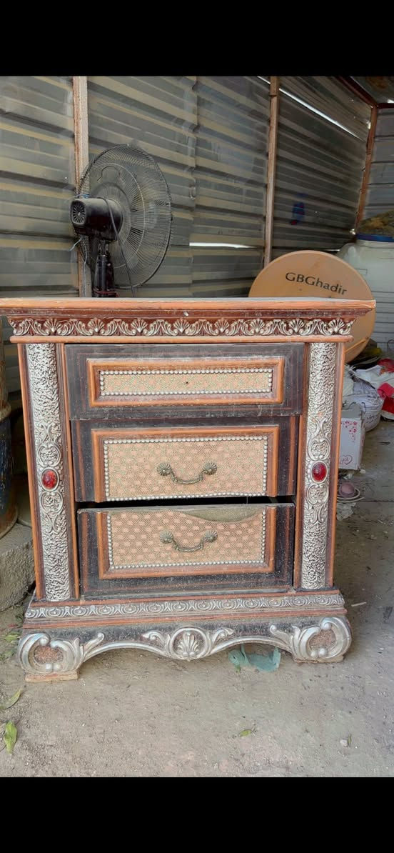 ميز مرايا تركي حجم كبير السعر 50
مجمده ب100الف 
صوبه نفطيه 35
مكتبه رفوف اثنين 50 
زوليه حجم كبير 6*6 ب50 
ميز صاج متكون من 3 مجرات السعر 25
بلازما حجم 32 بدون نت السعر 75
عربانه نضيفه منام وجلوس للطفل 50 الف
چربايه حديد نفر واحد 50
غساله تشتغل فقط النشافه 25 
ميز حديد للمبرده والخزان 40
تانكي ماء 65 
براميل بناء الواحد ب15 
مبرده شغاله تحتاج وتر بم ب50 
كاروك حديد  10
عجانه + خباطه سعرها 75 
ميز مرايا حجم صغير 20
جهاز قياس السكر ب25 
 📞 *********** 
العنوان مجمع حطين الشقق عماره 153
