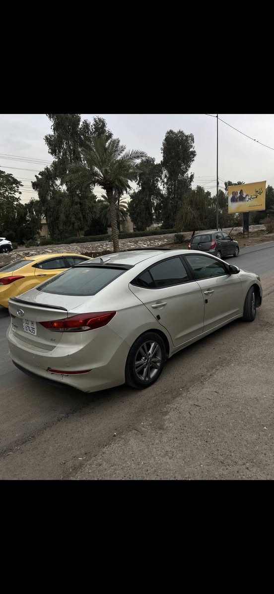 النترا للبيع موديل ١٧محرك٢٠٠٠دوش ضرر خلفي دعامية وشوية يم رقم لخلفي
وبيهة بارد مكانين السيارة خير من الله فول مواصفات للاخير فتحة بصمة تدفئة كشنات كشنات كهرباء تبريد منفصل ١/١ مكاني بغداد الدورة باسمي  السعر ١٢٣ ***********
