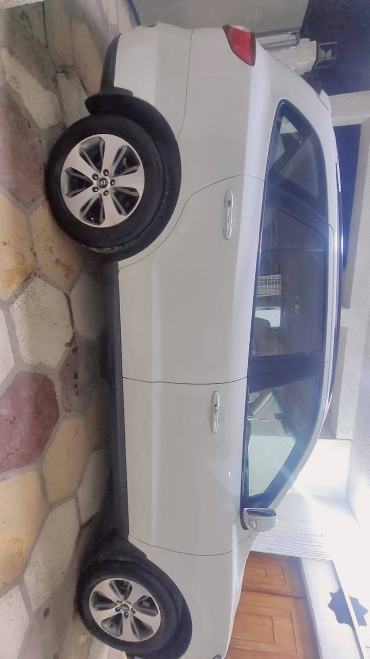 السلام عليكم سنتافي خليجي 2012 للبيع السيارة فول مواصفات واحلى من الصور بصمة تحكم استيرن حساسات بالدعامية زراك لايت ٧ راكب تبريد ٣ قطع كير محرك مكفول على وضع الشركة تخم تاير قبل اسبوع شادة صدر السيارة خير من الله بيها بارد شي قليل بالباب الخلفي خلف الصدر وهلال الجاملغ وصبغ على كد شبر جوة الرقم السيارة باسمي رقم بغداد. مكان السيارة ديالى بعقوبة التحرير. 
 الهزة بعدها جديدة  السعر 167$ للاستفسار الاتصال على الرقم *********** او ***********
