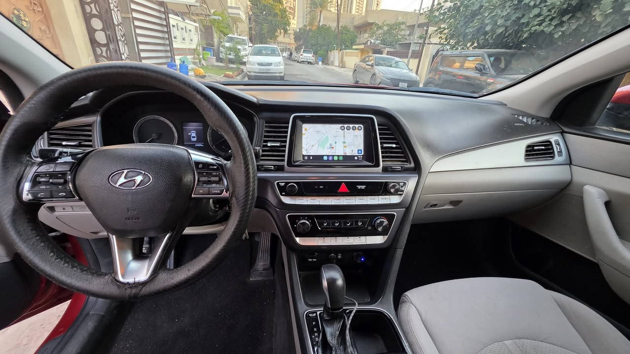 سلام عليكم سوناتا 2018 على ايدنا من الاستيراد ماشية ٦٨ بدون ايرباك كلشي على وضع الشركة من كير ومحرك بأسمي حادثها واضح بالصورة جاملغ مبدل فقط وعندي بارد اسف الجاملغ الخلفي واسفل باب السائق فقط السعر ١٢٧ والعنوان بغداد المنصور *********** اتصال او واتساب
