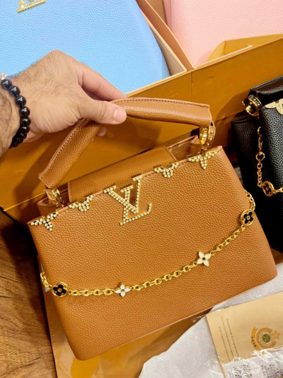 ✨ الأناقة الحقيقية تبدأ من التفاصيل ✨

حقائب Louis Vuitton بتصميم فاخر يضيف لمسة فخامة لكل إطلالة 🤎

👜 ماستر كوالتي
🚚 توصيل داخل بغداد
📩 للحجز راسلنا على الخاص الآن

الكمية محدودة 🔥


**إذا كنت صاحب هذا الإعلان وتريد حذفه لأي سبب، رجاءا أرسل رسالة إلى الدعم الفني**