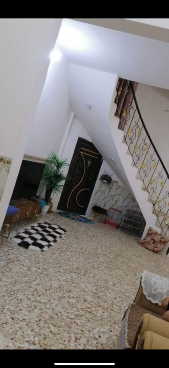 سلام عليكم بيت في حي الإطارات
100 متر طول علئ ساحه مطلوب إسكان 5 ملاين
غرفه نوم وحده وصاله واستقبال واجيه البيت 5
تفضلو علئ هذا رقم المعرفه التفاصيل اكثر ***********
