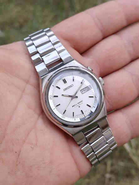 Seiko Bell-Matic .
سيكو بيل ماتك نوادر .
جرس إنتاج الستينات .
القطر 38 .
 نظافة ممتازة جداً جداً .
اساسي بالكامل . 

السعر ...  325 ألف 
للحجز و الإستفسار على الخاص او ***********
