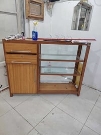 ميز المنيوم • نظيف • مستعمل قليل