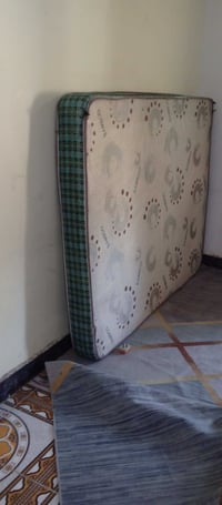 دوشك للبيع في منطقه الشعب الصناعه رقم الهاتف متوفر واتساب 07779523525