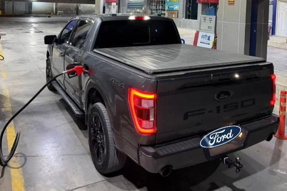 فۆرد F150 مۆدیل 2023 مواسەفات لاریت
تەنها 30 هەزار ڕۆشتووە 
مەکینە 2.7 توین تۆربۆ 
پانۆراما 
دەبڵ ئەکسل 
کوشن گەرم و سارد 
کوشن جلد 
ڕاداری پێش و پشتی 
وێنەی سۆنەرەکەیم داناوە 
هیچ مەسرەفێکی تێدانیە 
نموونە لە جوانی و پاکی 

گێر و مەکیەنەی بەشەرت 
هیچ کێشەیەکی تێدا نییە 

ژمارەی خاوەنەکەی 
***********
