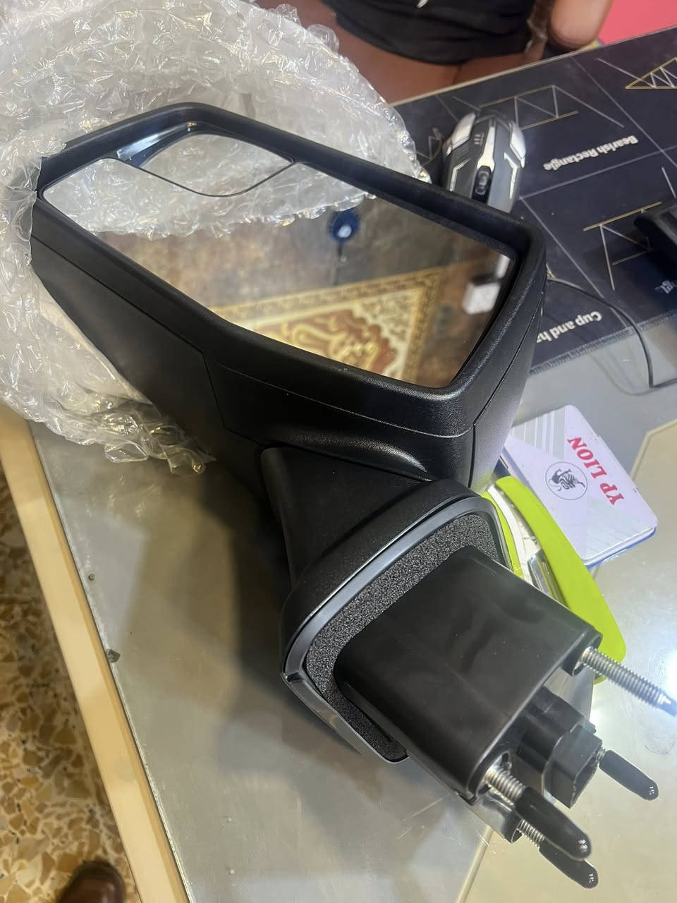 للبيع مرايه جانبيه مال سلفرادو 24 صفحه اليسار اصليه اني مشتريهه من الوكاله من امريكا بالكارتون غير مستخدمه السعر 200 دولار ***********
