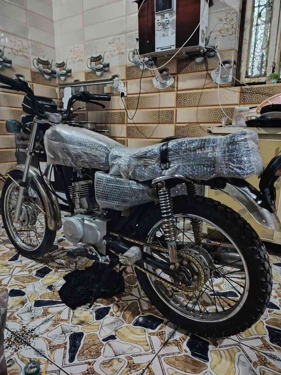 دراجه بدون بدون  للبيع كهربائيات كلها شغاله مكينه انتنس مكفوله فقط مبدل ولفات اصليه ***********9
