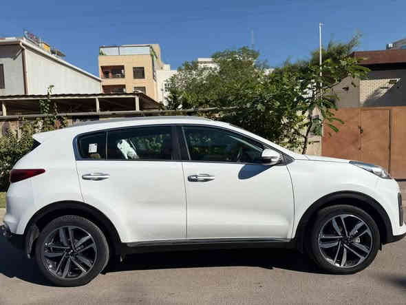 كيا سبورتج موديل 2021 خليجي بغداد 
شاشة كبيرة 
حساس امامي خلفي
ثلاث أنظمة قيادة
مري شفط
تشغيل عن بعد
بيه ضربة خفيفه  عالبارد الباب الصدر وشويه من الخلفي ولا نقطه صبغ 
ماشية 67000
تخم تاير جديد 
باتري جديد 
سعر 205 بي مجال 
مكان السيارة الجادرية 
***********
