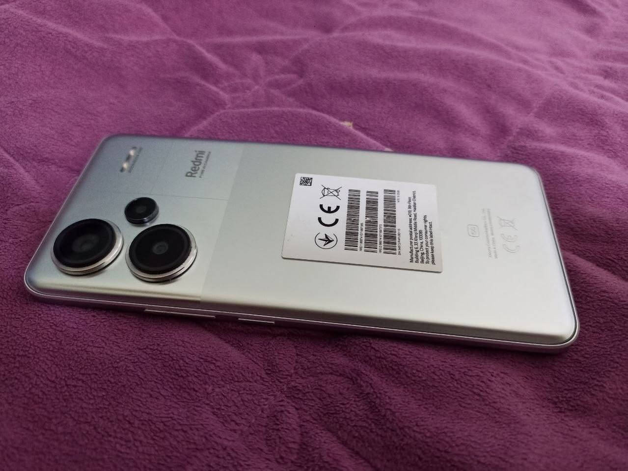 🌟 جهاز Redmi Note 13 pro plus
نسخة خاصة قليل اكو منه 

الشاشة: منحنية، مذهلة (1.5K)، وسلسة جداً (120Hz) وتحت الشمس إضاءتها قوية.

الأداء: معالج قوي وممتاز للألعاب وببجي، والحرارة فيه مستقرة. )90 فريم سلسل نقطة تقطيع ماكو 

الكاميرا: أساسية خرافية بدقة 200 ميجابكسل وتصويرها ثابت بفضل المثبت البصري (OIS).

الشحن والبطارية: بطارية ضخمة والأهم هو الشاحن الأسطوري بقوة 120 واط (يفول الجهاز بـ 19 دقيقة).

الميزة التنافسية: مقاوم للماء والغبار بمعيار رسمي كامل (IP68)، وهالشيء نادر بفئته السعرية.

المميزات (نقاط القوة)

تصميم فخم بظهر زجاجي منحني وشاشة محمية بأقوى زجاج (Victus).

سرعة شحن خارقة والشاحن يجي كامل داخل العلبة.

مساحة تخزين ضخمة (512 جيجابايت).

بصمة سريعة مدمجة تحت الشاشة 

ملاحظة هذا نسخة خاصة 

مع كفرات ثنين ..

((السعر 340 الف ))


**إذا كنت صاحب هذا الإعلان وتريد حذفه لأي سبب، رجاءا أرسل رسالة إلى الدعم الفني**