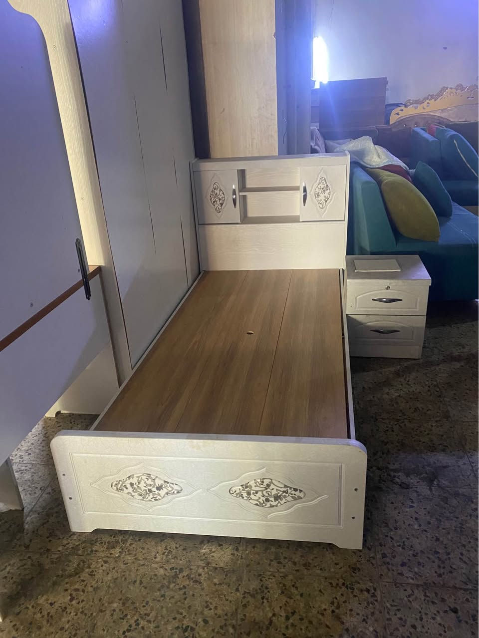 غرفة شبابية ٥قطع حيل حيل نضيفة سعر ٢٠٠ ألاف عنوان دهوك بروشك رقم *********** دهوك, العراق
