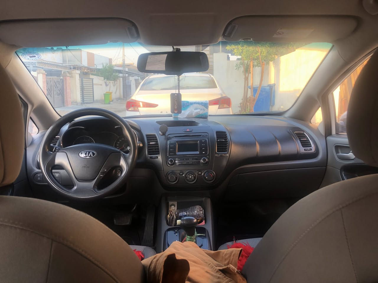 السلام عليكم
سيراتو ٢٠١٧ خليجي مكينة ١.٦ رقم اربيل مميز الا شوية  ب اسمي تحويل مباشر مواصفات معروفة السعر ١٣٠ و بيها مجال 
العنوان واسط الحفرية 
***********
