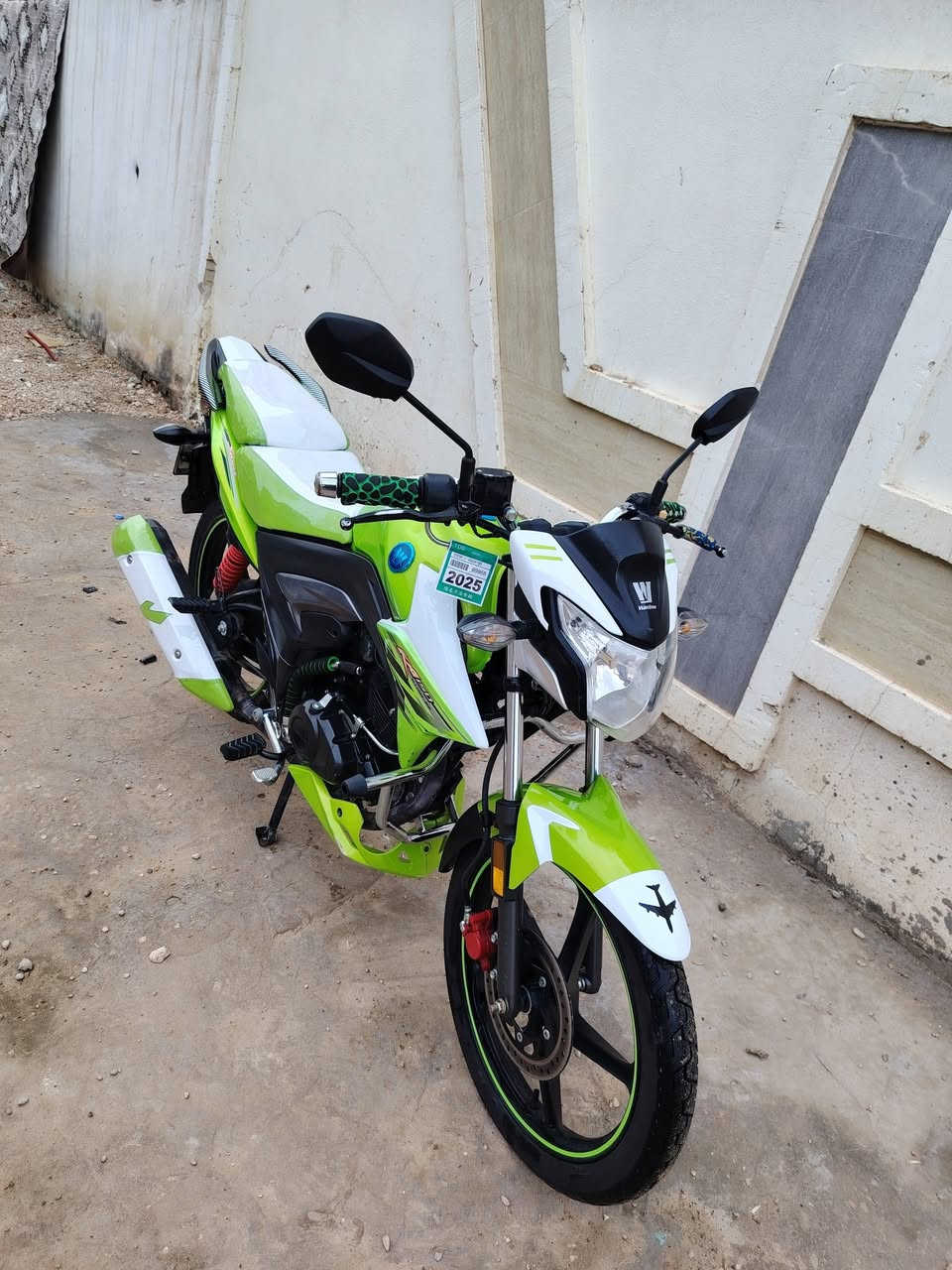 هاوجي للبيع موديل 23  بعده زيرو مسجل لوحه وسنويه نكليزي دراجه بعده بلاديه كلشي بيها شغال سعره 17 ونص وبي مجال مكاني رمادي ٥ كيلو تحويل ثاني يوم
***********
