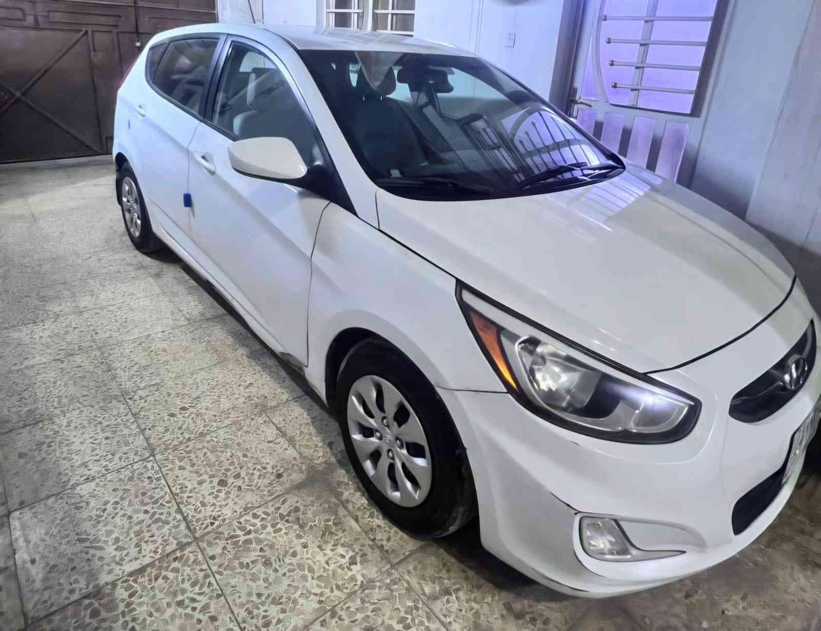 السلام عليكم
اكسنت هاج باك 2016 وارد امريكي 
رقم بغداد اللون ابيض المرغوب 
السياره حادثها جاملغ ايمن وضربه جاملغ ايسر بل الدوسه 
السياره نظيفه مكينه وكير وتبريد وداخلها نظيف جدا 
وعل الفحص تجي وتشوف وتدلل 
مكينه ١٦٠٠    gdi  وماشيه ٧٠ الف كيلو 
السياره مواصفات عاديه نظام ايكو تحكم استيرن ومانع انزلاق وشاشه عرض 
السعر ٩٢ 
للاتصال ***********
مكان السياره بغداد المنصور
