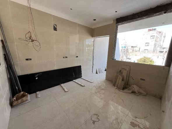 🔱 دار تجاري حديث ( زيرو ) للإيجار في منطقة الكرادة 🔱

الموقع📍 : الكرادة داخل - قرب تقاطع سبع قصور

⭕ المساحة : 250 م

⭕ الواجهة : 12,5 م

⭕ المشيدات : ثلاث طوابق

🏡 التقسيم الداخلي :
🔺 الطابق الأرضي : صالة - مطبخ حار و بارد - غرف عدد ٣ ( ٢ منهم سويت ) - حمام
🔺 الطابق الأول : غرف نوم عدد ٥ ( ٢ سويت ) - بلكونة عدد ٢
🔺 الطابق الثاني : بيتونة - سطح

🔥 مميزات إضافية : 
🔺كراج  
🔺يقع بين الكرادة داخل و الكرادة خارج

⭕ طريقة الدفع : سنويًا

⭕ السعر الإيجار : عند الإتصال او حضورياً 📞

⭕ للإستفسار : ( الواتساب متاح ) 📱
*********** 

⚠️” تحذير : هذا العرض قد يختفي قبل أن تقرر !“

🟢 نستقبل عروض البيع ، الشراء ، الإستبدال ، إدارة الأملاك ، و الإيجارات بأنواعها ( سكني ، تجاري ، خدمي ) 🟢

عنوان المكتب📍: بغداد - الكرادة داخل - قرب مطعم الصبايا - فرع مدرسة لبنان ( موقعنا مثبّت على Waze , Google maps ) 

#البارق_للعقار
بغداد بغداد
