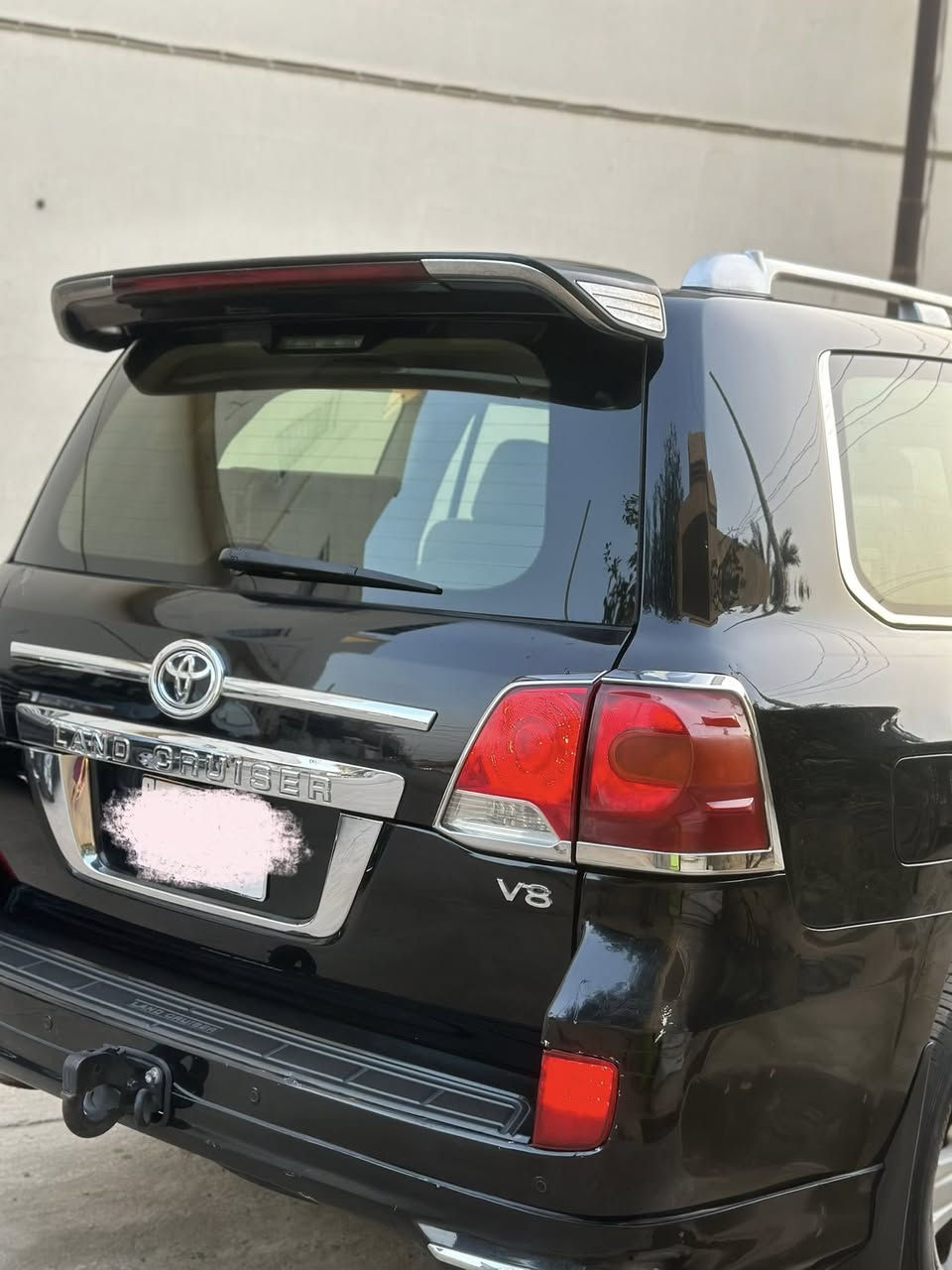 السلام عليكم لاندكروز 2012 للبيع 
محرك 8 سلندر 4600 فول مواصفات بريم كراسي 3 دكم ، فتحة ، ناصي عالي زنون ،٣ قطع تبريد ،  
السونار مرفق بلمنشور
السيارة حلوة وجديدة وتخم تايرات جديد قبل فترة شديتة 
رقم بغداد مميز باسمي تحويل ثاني يوم
ماشية 229 الف حقيقي 
العنوان ديالى الخالص 
السعر 339$ وبيها مجال
***********
