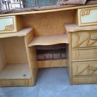 ميز غرفة • نضيف • للبيع