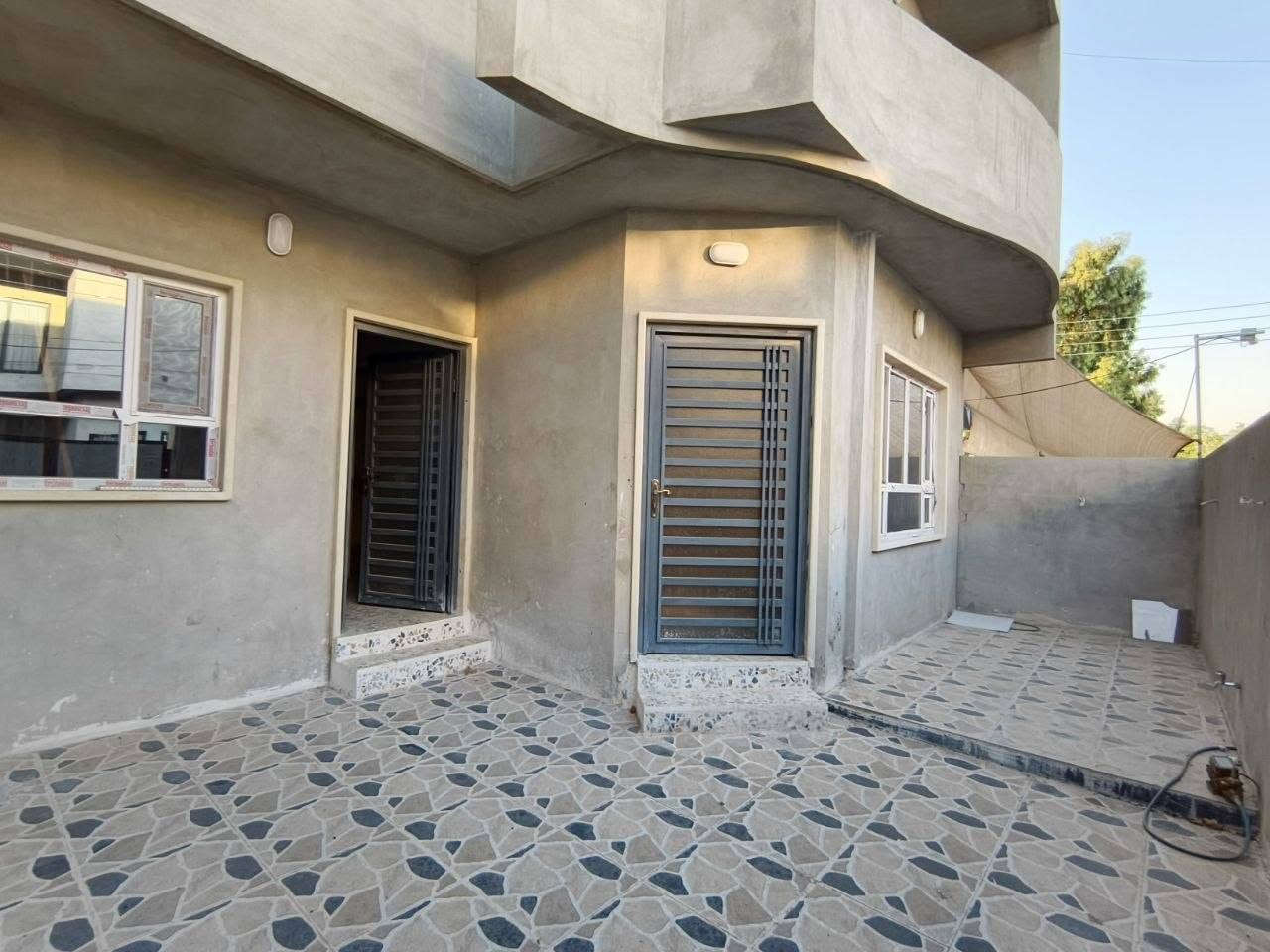 عرض بيع (بيت)
بيت للبيع في حي الكندي الثانية قرب مولدة الجود
المساحة 180
الواجهة 9
العمق 20
الطابق الاول: (صالة وهول وغرفتين نوم وصحيات ومطبخ)
الطابق الثاني: (ثلاث غرف وصحيات وصالة)
للسؤال عن السعر والتفاصيل زيادة الاتصال بالرقم التالي ***********
