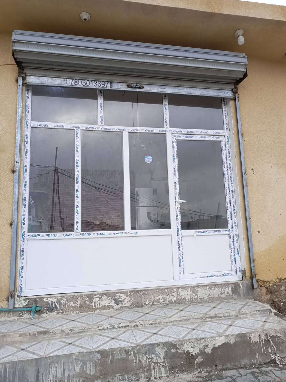 سلام عليكم كبنكات ثلاثه معه شبابيج وبيبان لبيع ***********
