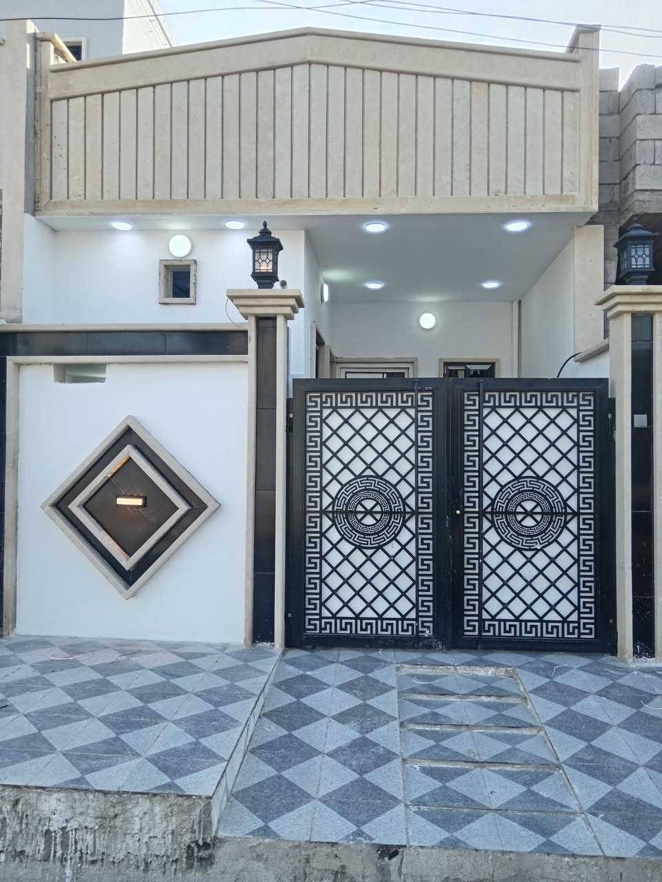 سلام عليكم بيت للبيع المساحه 100 متر يا رمجه الشرقيه الرابعه البيت زيرو  تسلوم فوري المكاتبه مع الشرعي للتواصل على الرقم *********** (***********
