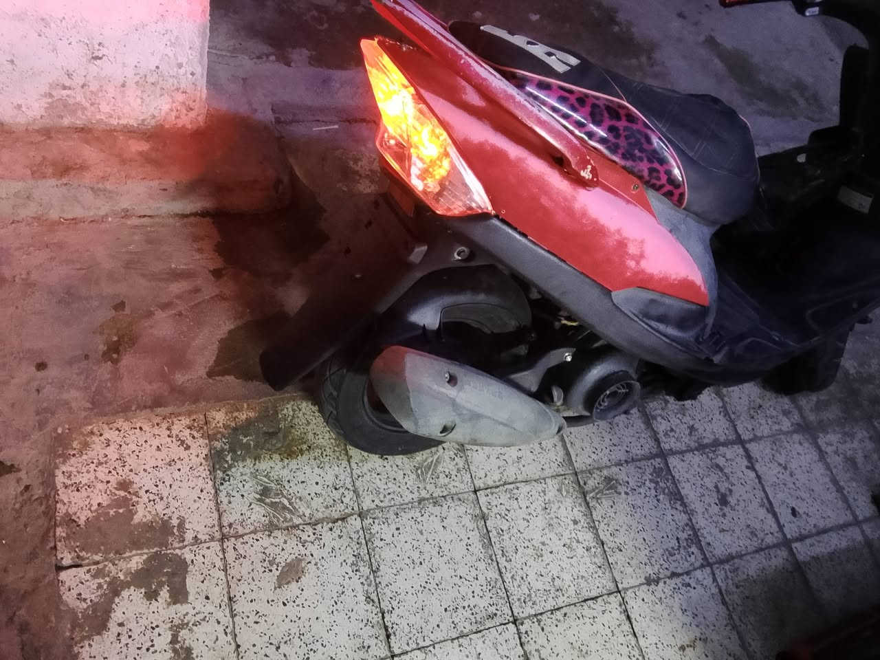 سلام عليكم دراجه ماكس عدله بلاديه الدراجه سعر 600 وبيها مجال شي قليل لعنوان بغداد حي لعامل تواصل رقم ***********
