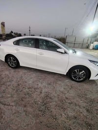 سيراتو للبيع ٢٤ فول مواصفات ماشيه ٤٠ الف رقم بغداد مكان السياره بغداد ...