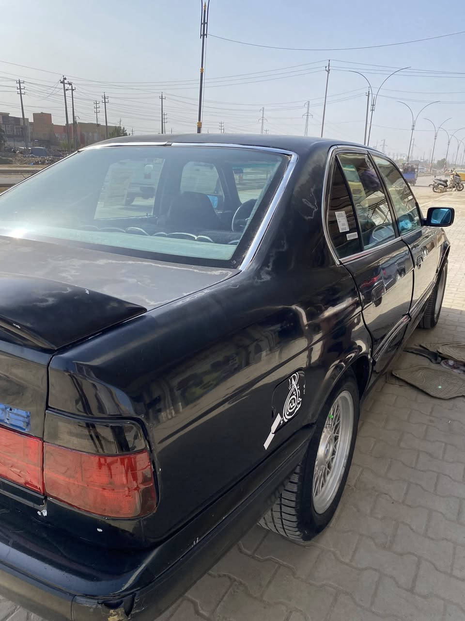 سلام عليكم  

بي ام bmw 520 للبيع 
لون أسود رقم بغداد تحويل مباشر كلشي مصفر السعر 48 وبية مجال 
محرك فانوس مسكر
موديل 92 شرط التحويل
   
سياره رادلها ترتيب شوية 
تواصل ع رقم  بي وات ساب مكان الدوانية
***********
***********
