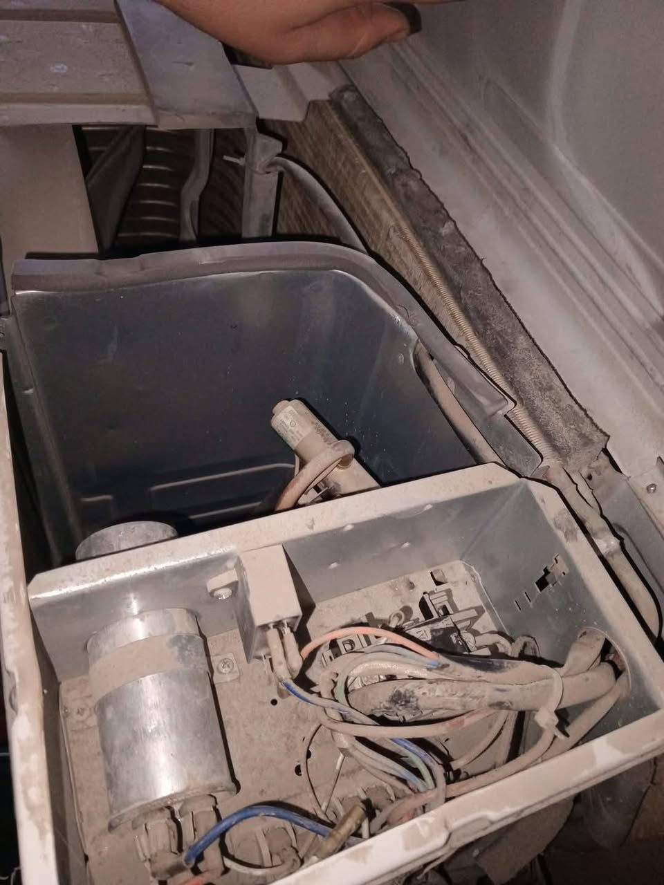 ✨ على بركة الله، تم افتتاح ورشة سما البلاد للتبريد والتكييف ❄️
⛄️ متخصصون في صيانة كافة أجهزة التبريد والتكييف بأعلى جودة واحترافية!

🔧 خدماتنا تشمل:
• صيانة الثلاجات والمجمدات
• صيانة الغسالات العادية والأوتوماتيك
• صيانة، تجهيز، وإدامة عامة لجميع الأجهزة الكهربائية

🚚 نوفر خدماتنا في كافة مناطق المحافظة
☀️ خلي صيفك ويانه... ثلج! ❄️❄️

💡 عروضنا المميزة:
• تجهيز جميع أنواع وماركات السبالت بأسعار منافسة وخصومات مغرية 💸
• توصيل مجاني مع ضمان فعّال من تاريخ التجهيز ✅
• صيانة وإدامة شاملة للسبالت بمهنية عالية ✅
• ضمان حقيقي على جميع أعمال الصيانة والتجهيز ✅
• كادر هندسي وفني محترف، وإنجاز سريع ودقيق ✅

📍 نخدمكم في مختلف مناطق محافظة بابل
📞 اتصل ونجيك لباب بيتك بكل سرعة وراحة 🏡

🎯 للاستفسار أو الحجز، تواصل معنا عبر الهاتف أو الواتساب:

📱 0780 709 3831 - واتساب
📱 *********** - أبو سما (متواجد عالواتساب 24 ساعة)

👇 لا تتردد! اضغط على الزر أدناه وتواصل ويانه مباشرة!
📩✨
