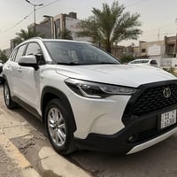 للبيع كورلا كروس 2025 هايبرد  ماشيه13800  داخل جلد كرسي السايق كهربائي...