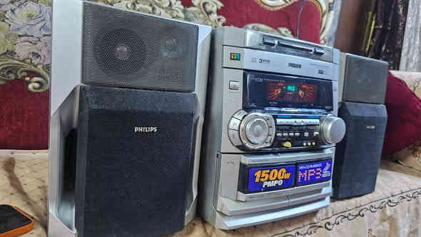 السلام عليكم مسجل فليبس الماني اوكس شغال راديو شغال كاسيت عوزه قوايش وقرص باب ميطلع صوته كلش حلو  سعره ب45الف  رقمي ***********
