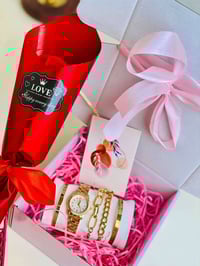 بوكس راس السنة • ساعة نسائية ذهبي • ٤ أساور