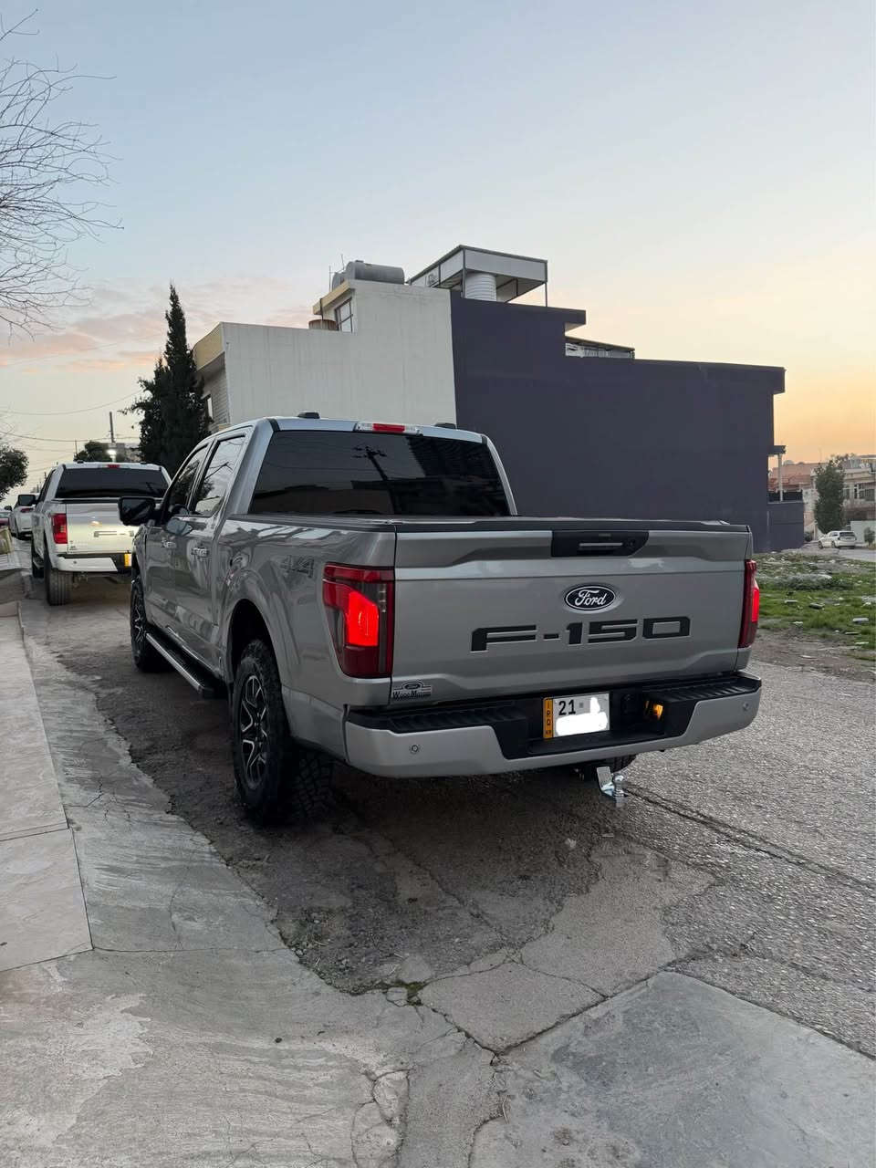 Ford f150 xlt 4x4
فوردی ف١٥٠ ٢٠٢٤  شکڵ گۆڕاو 
مواسەفاتی xlt 
تەنها ٧ هەزار ڕۆشتووە مه كينه ٣.٥ توين توۆربۆ  
بێ بۆیاخ و بێ پارچە گۆڕان و بێ بۆیاخ ئەستور 
گێڕ و مەکینە و هەموو گیانی وەک سفری شەریکەیە 
سەربۆدی و ناوبۆدی  تێگیراوە و ناوبەتانەی تێ گیراوە و کوشنی تێگیراوە و چی مەسرەف و جوانکاری هەیە بۆی کراوە 
مواسەفات 
رادارى خه ت جاده 
شاشه گه وره 
گێر تەیارە 
راداری پشت و پێش 
٥ کامێرا 
شاشە دیجیتاڵ 
سوکان هیتەر 
کوشن سارد و گەرم 
Car play 
زۆر مواسفاتی تر 
داوای ٣٨٠ گەڵاو مجالێکی کەمم گۆڕینەوەش ئەکەم بە شتێک بە دڵم بێت  *********** السليمانية, العراق
