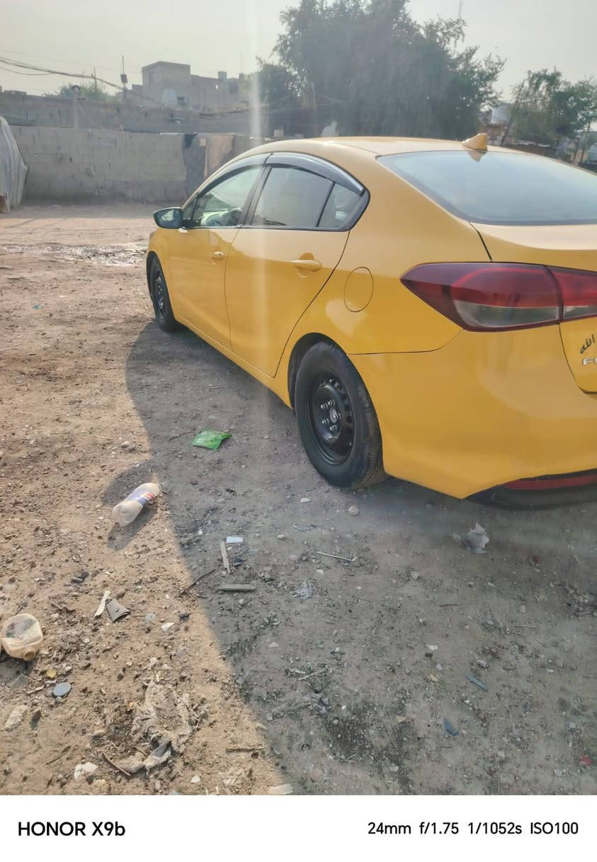 السلام عليكم فورتي 2017 وارد أمريكي السياره جاهزه من كل النواحي مصفره هيئه وغرامات وسياره جاهزه كبل لشارع تخم تاير كير مكينه صدر باتري كله جديد مكانها بغداد زعفرانيه السعر 117 وبيها مجال الشراي يتصل على صاحبها اني مكلف بنشر‎0772 811 4390
