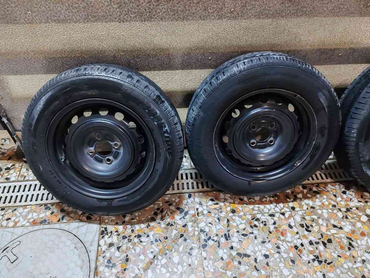 تخم ويل وتاير 14 نيسان سني
التايرات نص عمر السعر 130 مكاني بغداد ***********
