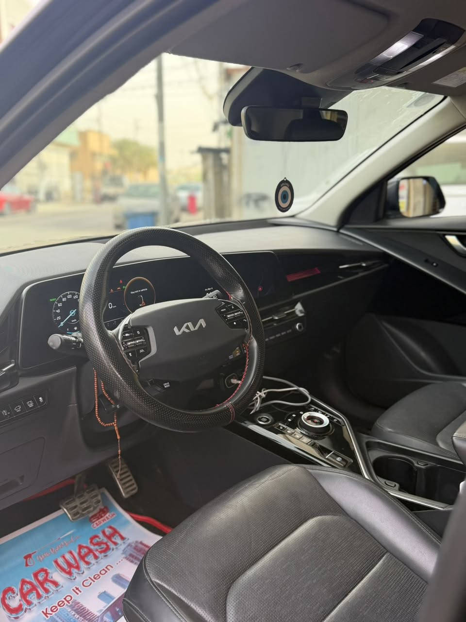 السلام عليكم السياره كلييين تايتل
كيا نيرو 2024 هايبرد بانزين 
فئة الEV فول مواصفات عدى البانوراما
كراسي كهرباء
تدفئة تبريد
شاشة جبيرة متصلة دجتل
رادار امامي جانبي 
اوتو هولد 
توقف ذاتي 
صندوك كهرباء 
بصمة ومنافذ شحن تايبسي خلفية
كفالة السياره من لطول لطول مناقصها برغي رقم وهزه جدد قبل شهر سويتهن
سعر 168 
مكاني الدوره 
***********
