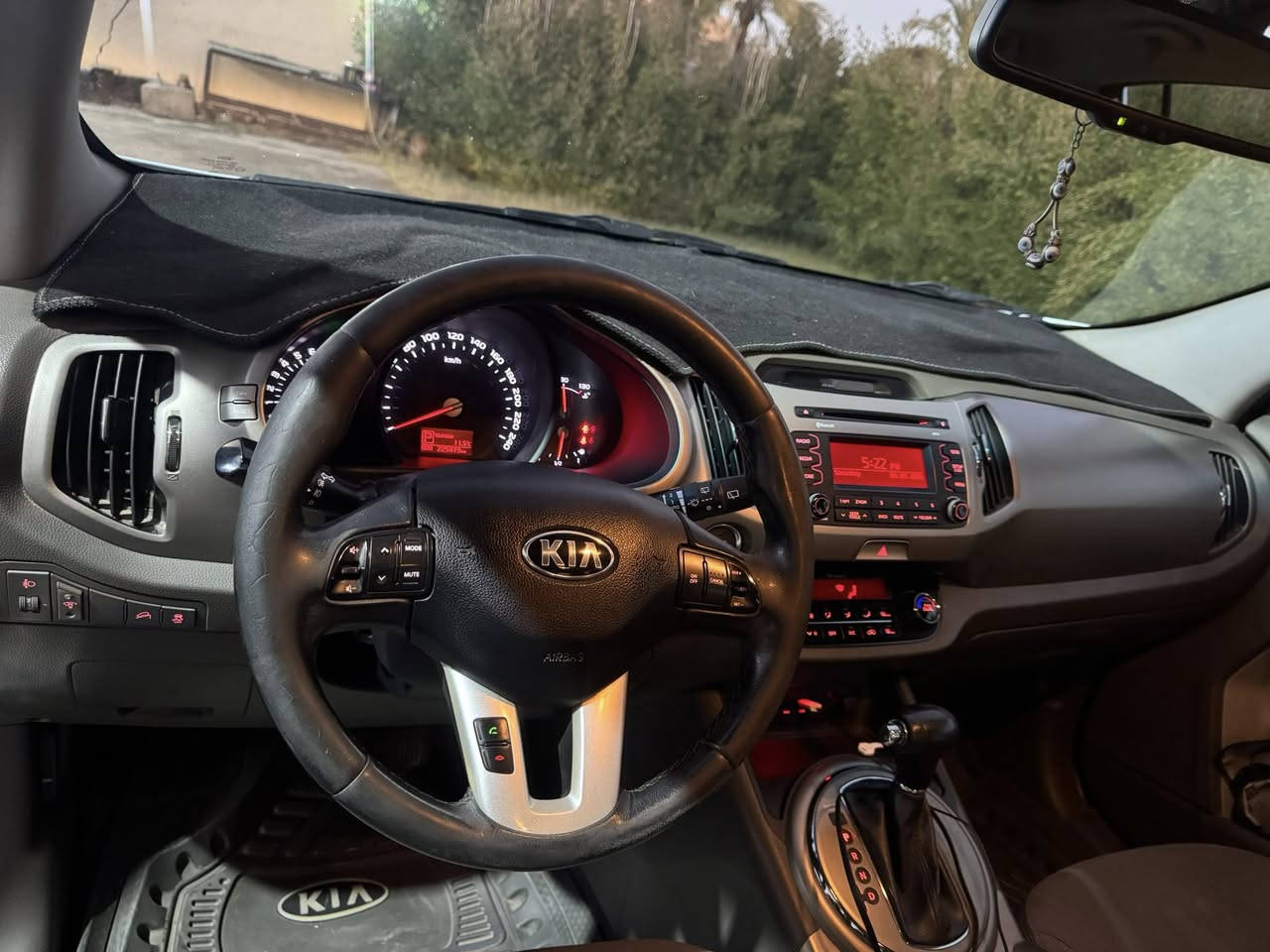 سبورتج 2015 خليجي مكفولة 
كيا سبورتج خليجي كفالة عامة موديل 2015 فول مواصفات بصمة بانوراما كشن كهربائي اعلى مواصفات رقم بغداد مميز 
السعر 169 وبيهة مجال بسيط 
مكان السيارة الشعب حي البساتين
الاتصال على الرقم ***********
