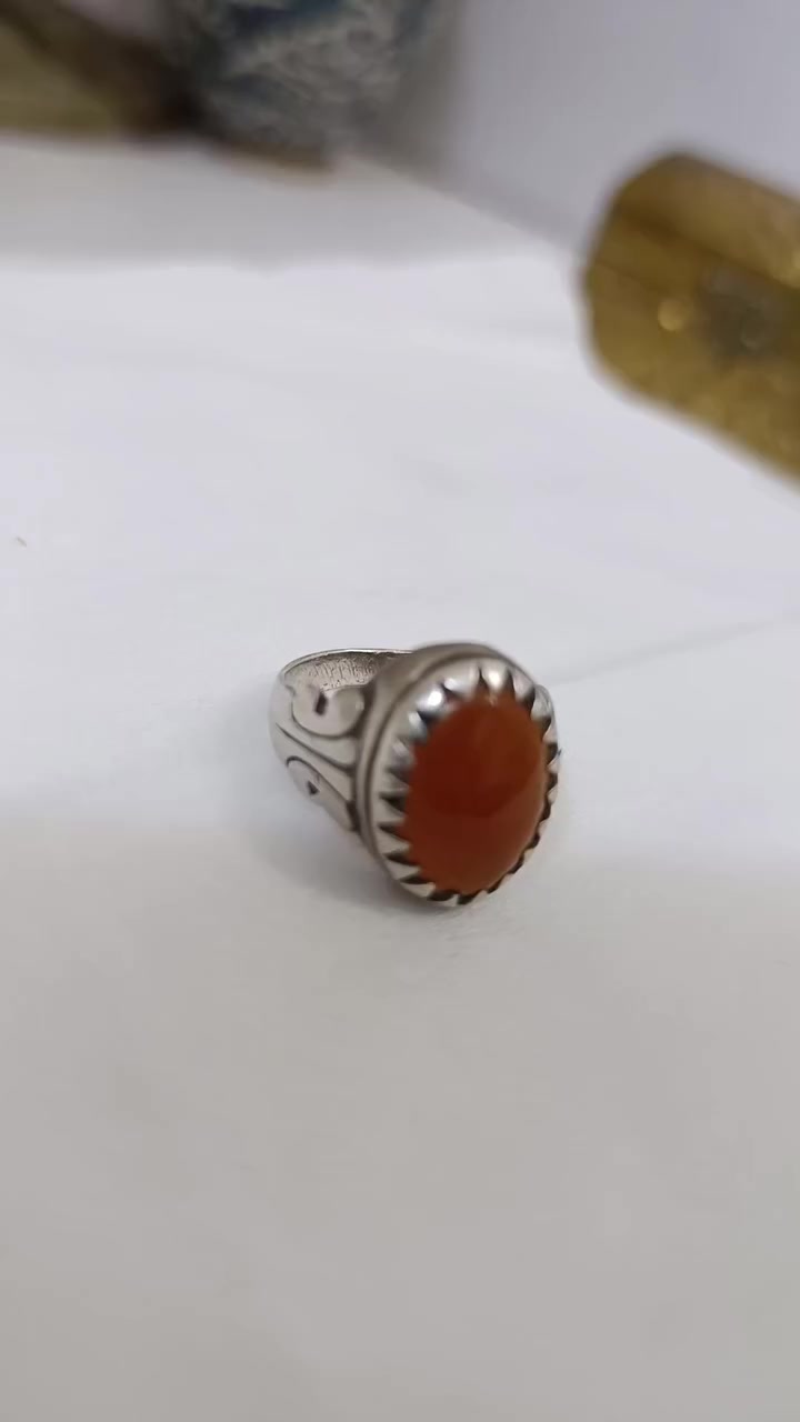 خاتم فضة قديم
صياغه عراقيه شغل يد
الحجر (اصلي )عقيق يماني مشمشي 
سعره مع التوصيل 50 الف
بدون عمله 🔒


**إذا كنت صاحب هذا الإعلان وتريد حذفه لأي سبب، رجاءا أرسل رسالة إلى الدعم الفني**