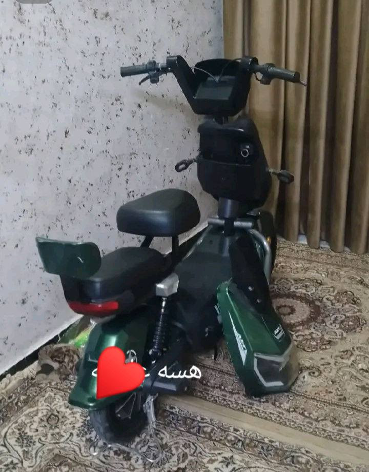 السلام عليكم دراجه البيع نضيفه أربع بطاريات دراجه تشتغل بس بيهه الحساس واكف مثل ما واضح بل صوره يتصلح ب25 ينزل من سعر الدراجه سعر250 وبيهه مجال ***********
