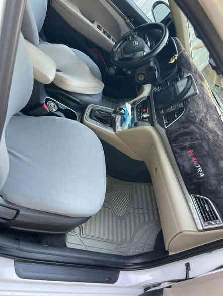 السلام عليكم..
النترا 2018 خليجيه رقم بغداد الدولي الجديد باسمي شخصيآ.
مكفوله من الصبغ والتبديل عده بارد بداير مقدار 4 اصابع الجاملغ الخلفي الايسر. 
موصفاتها.. 
فتحة سلايد.. 
محرك 2000 دوش كفاله من كلشي.. 
تبريد خلفي امامي ثلج. 
ماشيه 80.. ترايه جديد على ايدي
البجم لد.. 
خمسه ويل كب.. 
شاشه جبيره اندرويد صوره وصوت.. 
حساس خلفي.. 
دكمة مود درايف 3 وضعيات.. 
كامره خلفيه دواره.. 
محرك كير تبريد تدفئه برغي ممفتوح بيه وين يعجبك افحص
تخم تاير جواها وحاهزه للاخير.. 
مكاني بغداد جهة الكرخ  حي الجوادين هذه رقمي..
......***********.........
