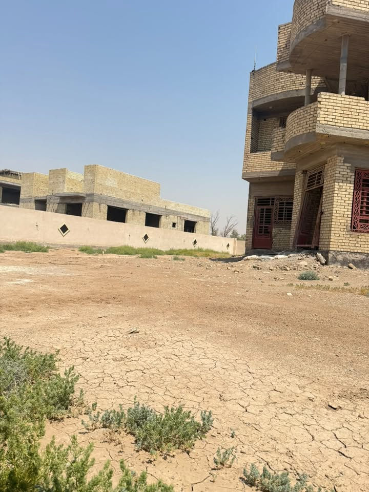 سلام عليكم دونم مع بيت هيكل عقد زراعي قانون 24 للبيع العنوان المدائن قرب فلكة سلمان باك وجه الدونم 50 ونزال 50 الاستفسار ***********

