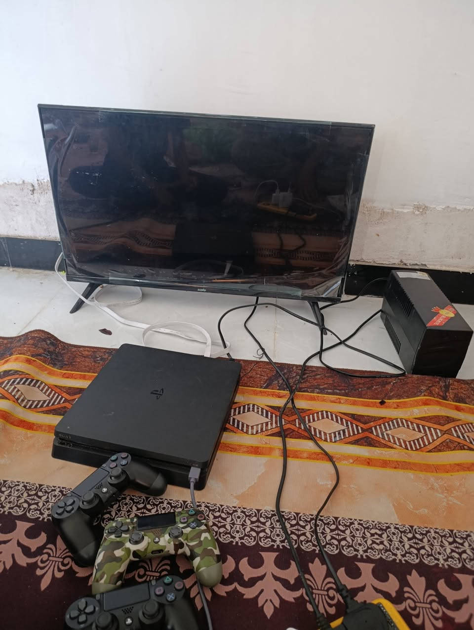 سلام عليكم بلي فور سلم البيع وياه قرصين نضيف سعره 250بيه مجال او مراوس بتلفون ***********

