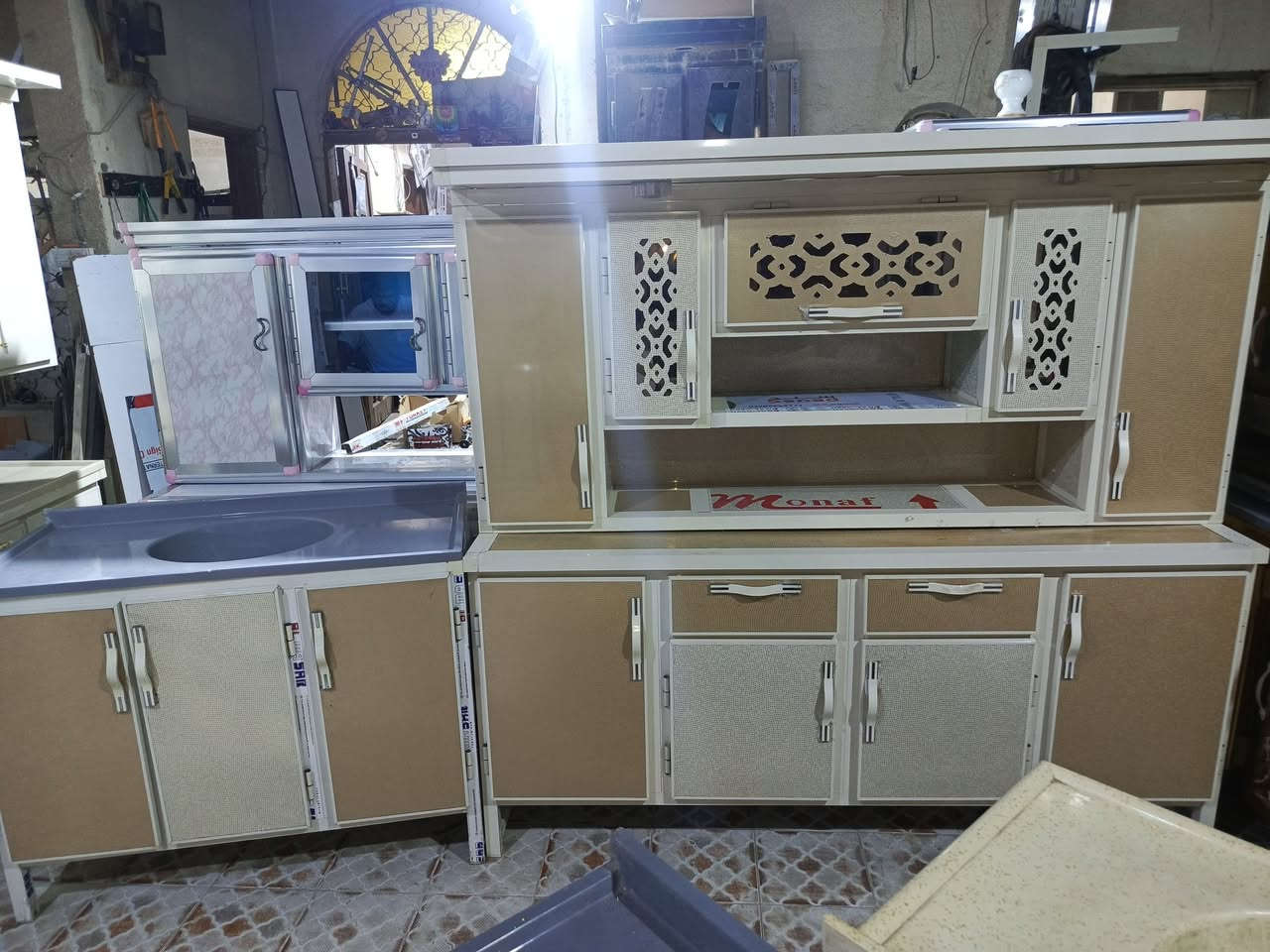 كاونتر مترين وسنك متر وعشرين هذا تفصال مستعمل قليل بوري صيني ثقيل وليس يراني خفيف مبطن وجهين لباب سعره خاص ويتدلل شراي مكان بصره موجود توصيل داخل بصره 👈 ***********
