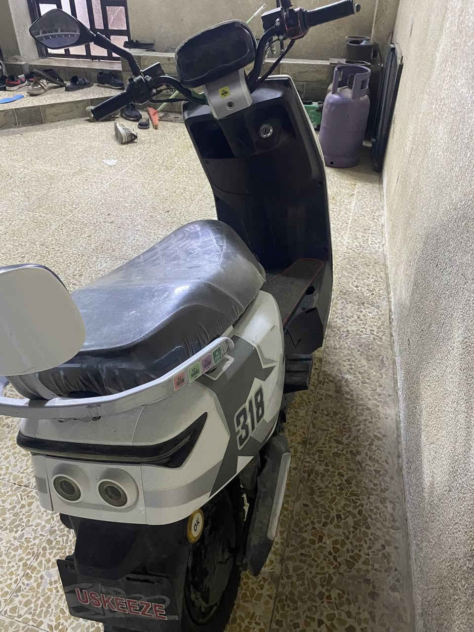 دراجه شحن اللبيع ابجي 318/أربع نمرات 6 بطاريات سرعه 99/فول مواصفات بي بك للخلف ملف 2000/مواصفات معروف/ مبدله تايرات جديده وبطاريات 2 جديدات/ بس عندك بطاريه وحده وكفت تكلف 40 والدراجه ترجع جديده 
اكتب سعرك عجبني ابيعك متواجد خاص وواتساب واتصال
***********
