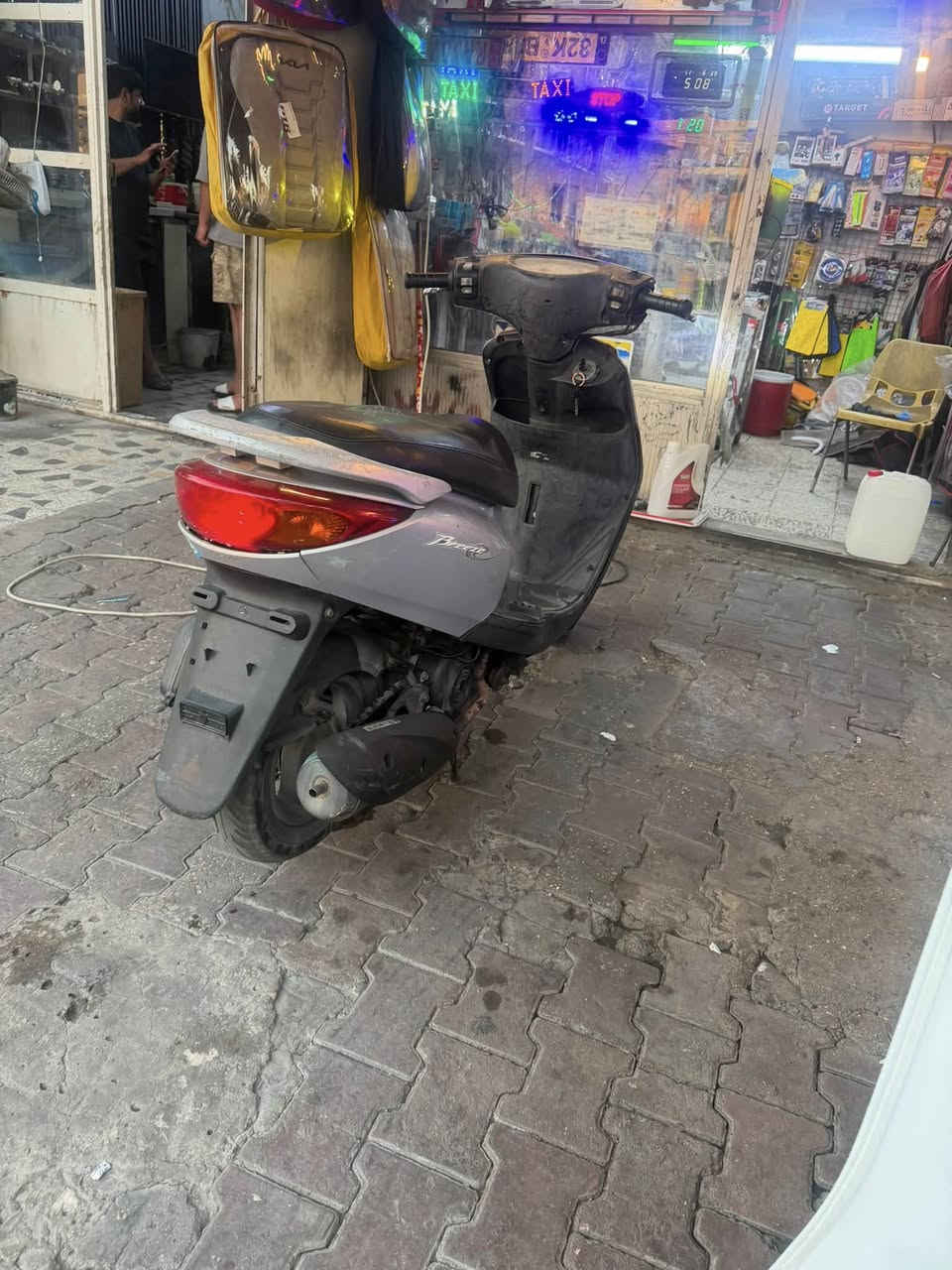 سلام عليكم
بريز للبيع دراجه جديده كفرات مكينتها خير من الله 
الدراجه 
الدرجه خير من الله نكره 
كلها بلاد 
مكينتها مملعوب بيها من اخذتها اني مكان الدراجه بغداد 
وتساب *********** اخون الدراجه 750 وبيها مجال حك الجيه

