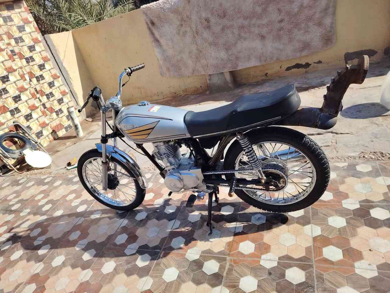 سلام عليكم شباب دراجة نامه شلامجه اصلي للبيع مفتوحه ولفات موديل 25 شاصي نامه دراجة كلك كلك جاهزه مابيها أي نقص السعر 500بيها مجال للشراي مكان دوانيه دغاره رقمي ‏‪0787 038 0619‬‏/***********
