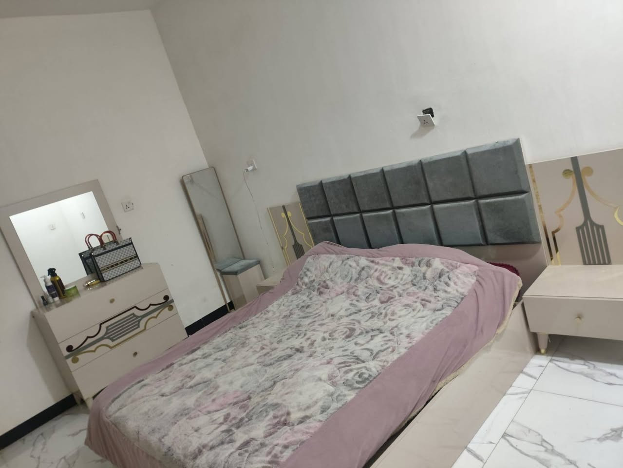 سلام عليكم غرفه للبيع سعر 500بيه مجال أي ضرار مابيه العنوان بغداد شراي يتفضل خاص


**إذا كنت صاحب هذا الإعلان وتريد حذفه لأي سبب، رجاءا أرسل رسالة إلى الدعم الفني**