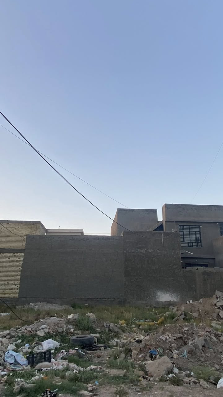 قطعةً ارض. ١٠٠ م. واجه ٥نزال ٢٠ للبيع ابو غريب حي الشهداء قرب النفق خلف اسواق الغريري  الفرع خلف الدور. المواجهة للسريع مباشرة. الاتصال علي الرقم  ***********
