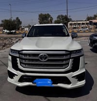 عندي لاندكروز ساس موديلها ٢٠٢٤ vx لمتدد تون تيربو  ومغلفه بي بي اف  ما...