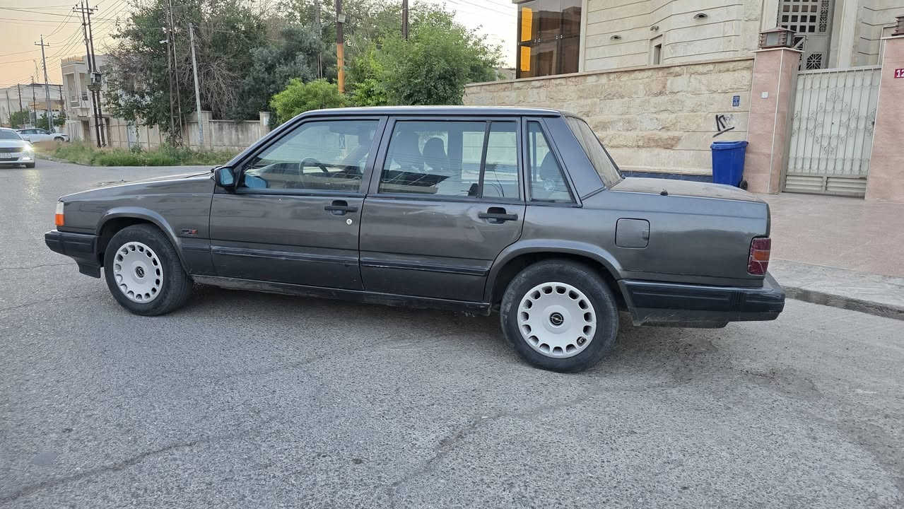 🚗 فولفو 740 للبيع – نظيفة جداً 🔥
السلام عليكم 🌟

فولفو 740 موديل 1992

🔧 تفاصيل السيارة:

-رقم دولي نينوى بأسمي سنوية 30

-صبغ عام للجمالية

-محرك وكير شرط 100%

-تبريد ثلج

-نوزلات

-كير أوتوماتيك

-جامات 4 كهرب 

-جام أمامي جديد بدون فطر

💰 السعر: 45 ورقة 
📍 الموقع: الموصل
📞 *********** (متوفر واتساب)

سيارة نظيفة جدًا مال جنية ✅

#Volvo740 #فولفو #بيع_سيارات #الموصل #سيارات_العراق
