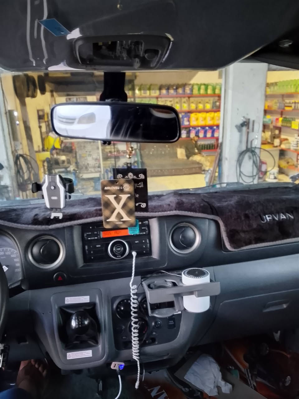 سلام عليكم ورحمه الله وبركاته نيسان زعرة موديل 15سيارة جديدة صدر وضع شركة ماشية 60الف حقيقي تخم تاير اويل 19مكينة كير اكسن كفالة سيارة جافية عطويله ومعمرة  سعر خاص رقم ***********
